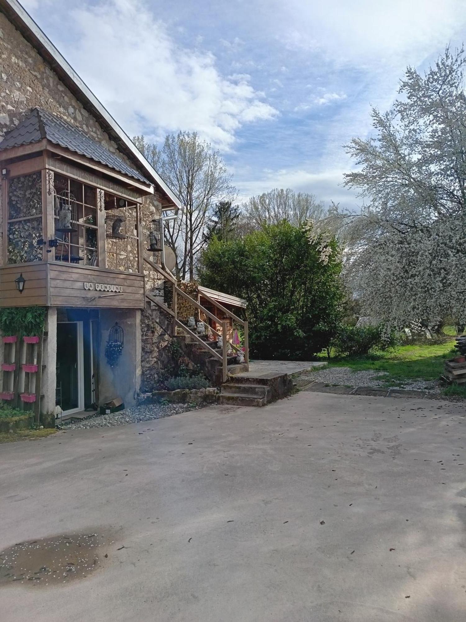 Appartement La Pensine du célèbre sorcier à Bourogne Extérieur photo